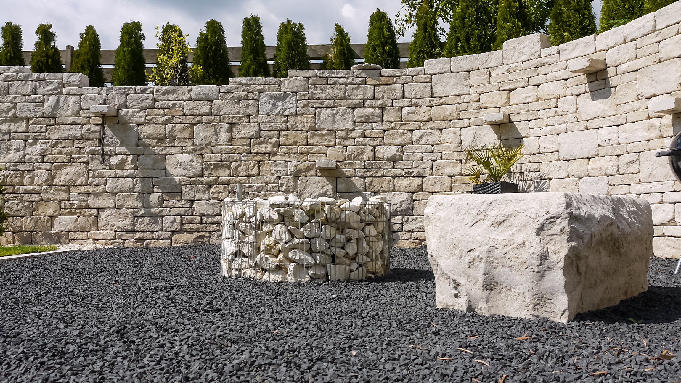 Natursteinmauer